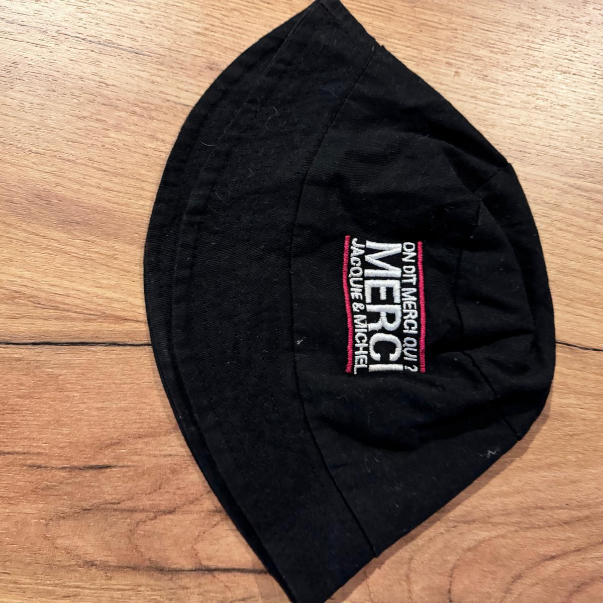 Jacquie et Michel Bucket Hat  PreOwned by Crew